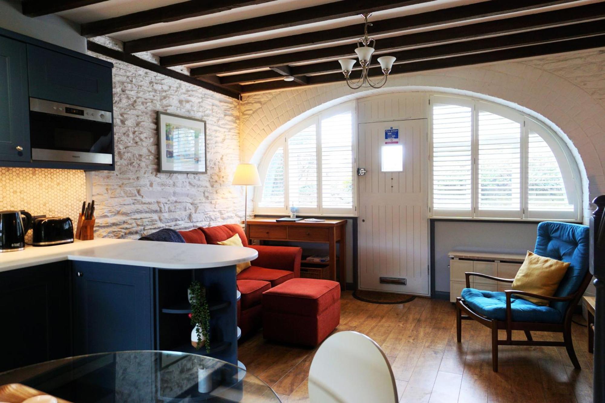 Hobbit Holiday home Plymouth